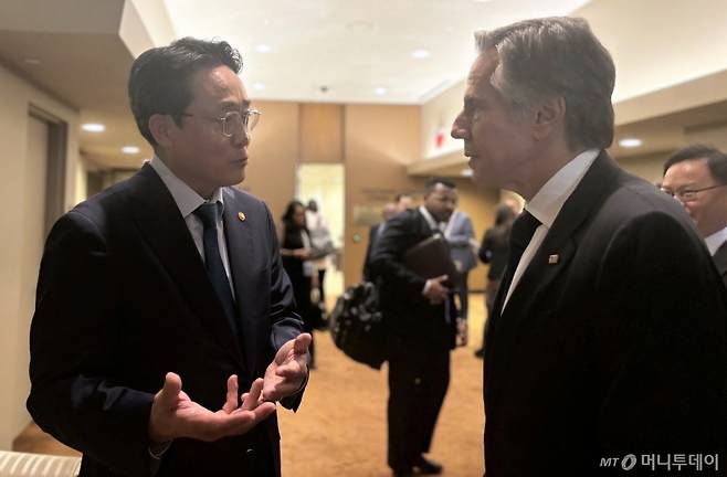 강도형 해양수산부 장관이 지난해 9월 25일(현지시각) 미국 뉴욕 UN본부에서 토니 블링컨 미국 국무부 장관을 만나 제4차 UN해양총회 유치 지지를 요청하고 있다. 사진=뉴시스(해양수산부 제공).