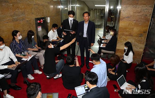 2022년 6월 더불어민주당 혁신 비상대책위원장으로 추대된 우상호 당시 민주당 의원. / 사진제공=뉴시스