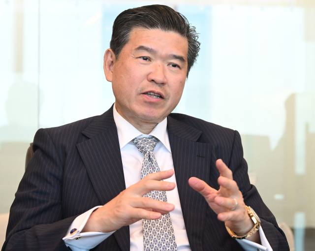 제임스 김 주한미국상공회의소(AMCHAM·암참) 회장이 4일 서울 여의도 집무실에서 새 정부를 향한 당부 사항을 말하고 있다. 오승현 기자