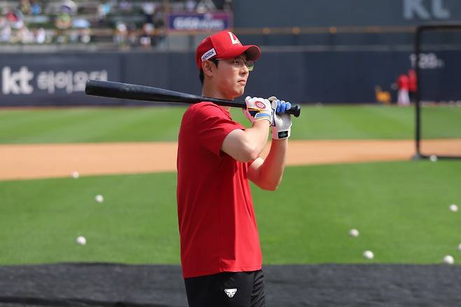 NC에서 SSG로 트레이드된 김성욱이 8일 수원 KT전을 앞두고 타격 훈련을 소화하고 있다. 사진제공｜SSG 랜더스