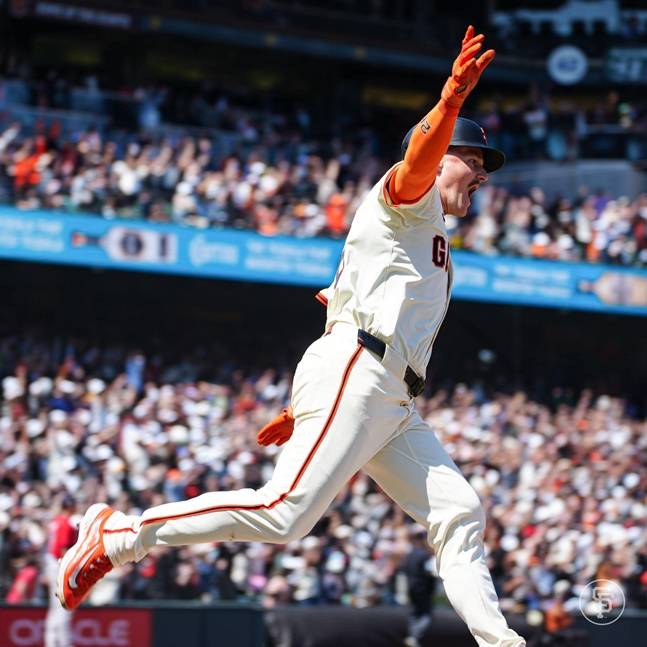 샌프란시스코 맷 채프먼이 8일(한국시간) 애틀랜타전에서 9회말 끝내기 홈런을 터트린 뒤 기뻐하고 있다. /사진=샌프란시스코 자이언츠 공식 SNS