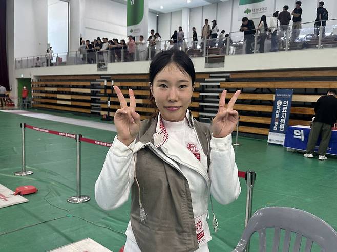 8일 대전 맥센터에서 열린 '2025 대전광역시장기 전국생활체육 펜싱대회' 여자엘리트부에서 우승을 거머쥔 박하나 씨./사진=최화진 기자