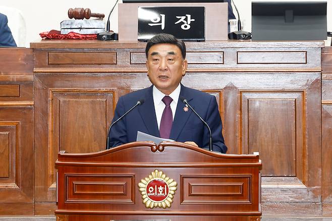 김두겸 울산시장이 9일 울산시의회 본회의장에서 열린 제257회 울산시의회 제1차 정례회 제1차 본회의에서 2025년도 추가경정예산안 제안 설명을 하고 있다. 최지원 기자