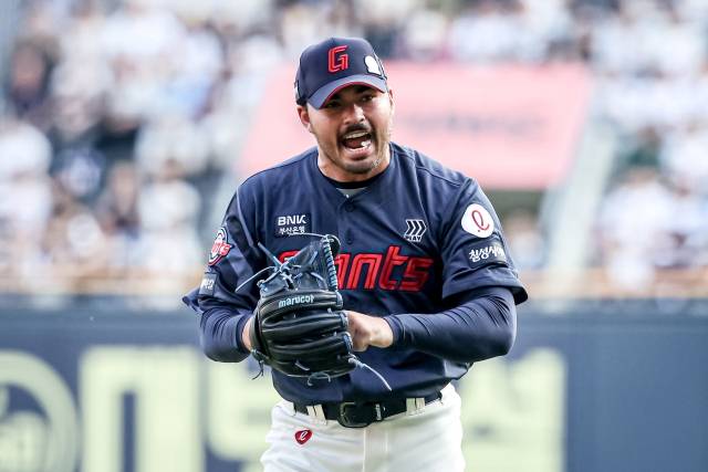 롯데의 새 외국인 투수 알렉 감보아가 지난 8일 서울 잠실구장에서 열린 두산 베어스전에서 호투하며 승리를 챙겼다. 롯데 자이언츠 제공