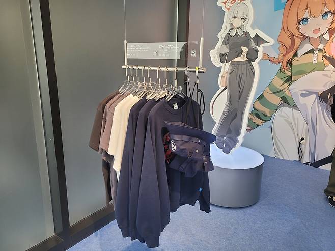 - 직접 입어본 다음 예약 구매를 결정할 수 있다.