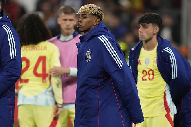 9일 유럽축구연맹 네이션스리그 결승에서 승부차기 끝에 스페인이 준우승을 하게 되자 아쉬워하는 라민 야말