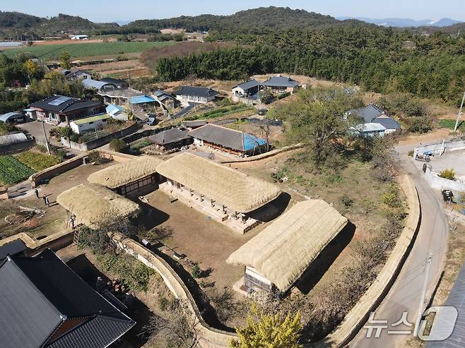 고창군이 지역 내 문화유산의 가치를 높이고 국가차원의 보존·활용 체계를 구축하기 위해 지역 문화자원의 국가 지정 유산 승격을 추진한다. 국가민속문화유산인 '고창 황윤석 생가'(고창군 제공, 재판매 및 DB금지)