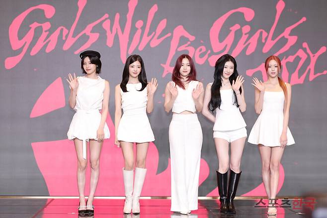 새 미니 앨범 '걸스 윌 비 걸스(Girls Will Be Girls)' 발매 기념 기자간담에 참석한 그룹 ITZY(있지). 25.6.9 ⓒ이혜영 기자 lhy@hankooki.com