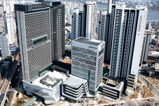 오세훈 서울시장이 9일 '광진구 신청사 개청 기념식'에 참석했다. 이날 행사에는 김경호 광진구청장을 비롯해 지역 주민, 관계자 등 500여 명이 참석했다. /광진구