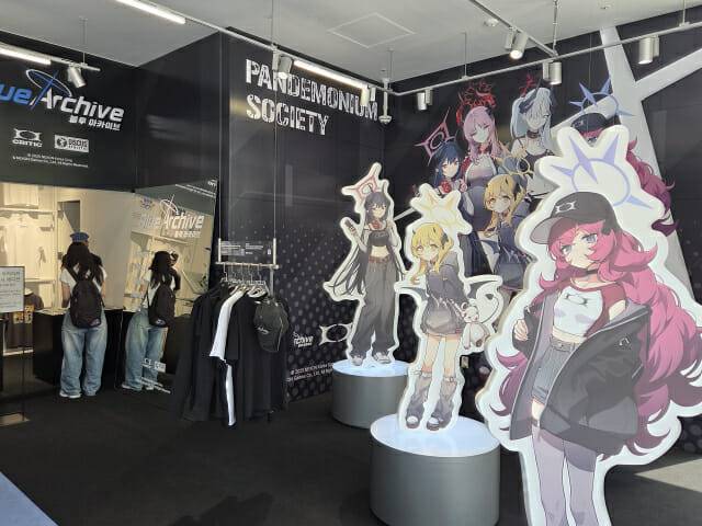 블루 아카이브 성수 무신사 팝업스토어 실내 현장