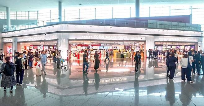신세계면세점 인천공항 제2터미널점 뷰티매장 전경./신세계
