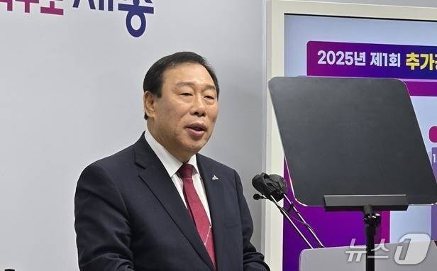 브리핑하는 최민호 세종시장. / 뉴스1