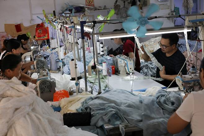 중국 광저우의 한 섬유 생산 공장./로이터 연합뉴스