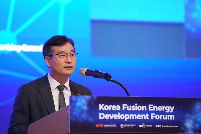 오영국 한국핵융합에너지연구원장이 9일 대전 컨벤션센터(DCC)에서 열린 '한국 핵융합에너지 개발 포럼'에서 개회사를 하고 있다. 핵융합연 제공