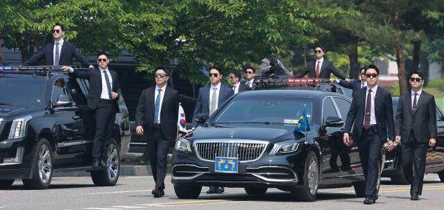 지난달 27일 서울 강서구 경호안전교육원에서 대통령경호처 경호관들이 제21대 대통령 취임식을 앞두고 위기 대응 종합조치 훈련을 하고 있다. 대통령실사진기자단