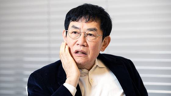 지난 2월 중앙일보와 서울 용산구 한남동 에이디지컴퍼니서 인터뷰를 진행 중인 개그맨 이경규(65). 김현동 기자