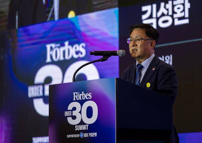 김성환 민주당 의원은 “여기 계신 모든 분이 장차 미래가 더 무궁무진하게 발전하기를 진심으로 기원하며 정부도 함께하겠다”고 말했다.? 김정훈 기자