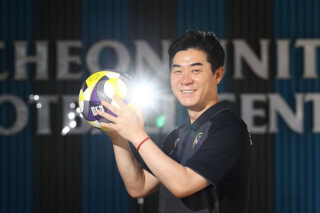 인천 유나이티드를 K리그2 압도적 선두로 이끌고 있는 윤정환 감독. 김종호 기자