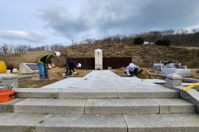 ▲ 양구군은 6월 호국보훈의 달을 맞아 도솔산지구전투 위령비 정비를 완료했다.