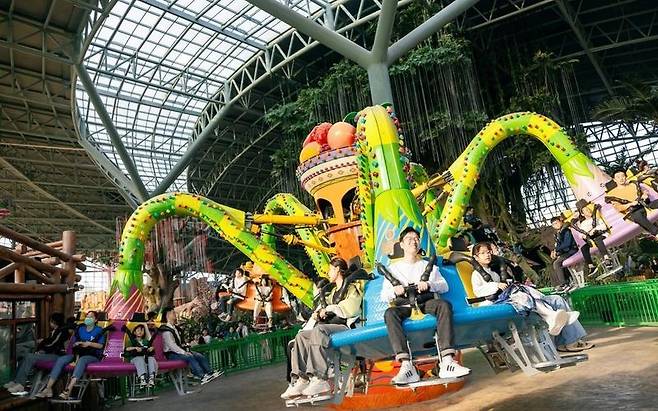 60세 이상 단독 입장 불허 방침으로 논란이 된 중국 장쑤성 난징시의 놀이공원. 위챗 공식계정.