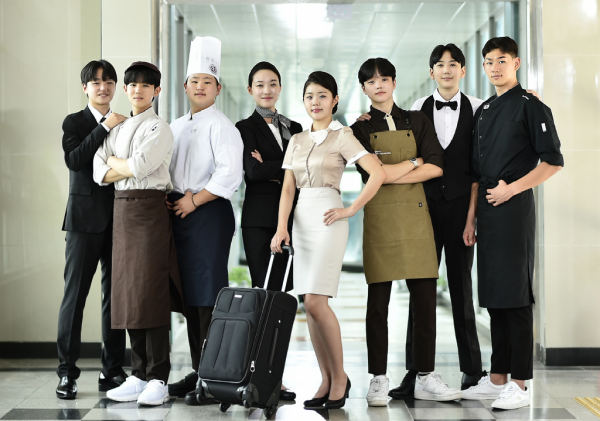 부산관광고 학생들이 직업 특성에 맞는 복장을 착용하고 있다. 부산시교육청 제공