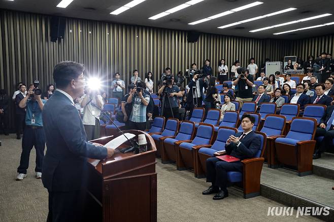 권성동 국민의힘 원내대표가 9일 서울 여의도 국회에서 열린 의원총회에서 발언하고 있다.