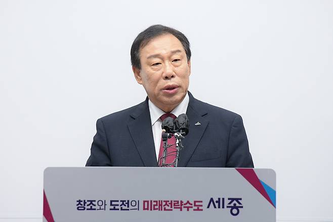 최민호 세종시장이 9일 세종시청 정음실에서 이재명 대통령의 해양수산부 이전 지시와 관련해 입장을 표명하고 있다. 세종시 제공
