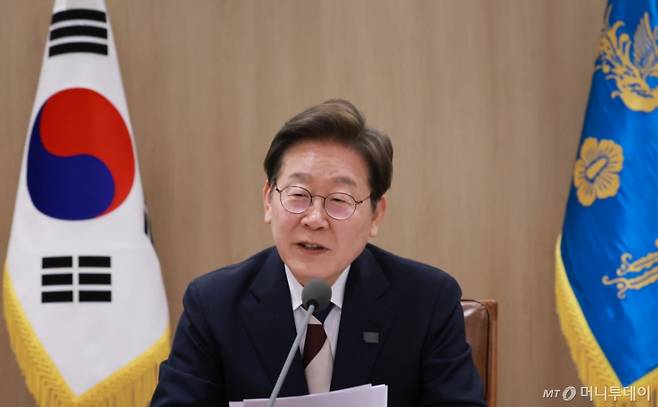 [서울=뉴시스] 최진석 기자 = 이재명 대통령이 4일 서울 용산 대통령실 청사에서 열린 '비상경제점검 태스크포스(TF) 회의'에서 발언하고 있다. (대통령실통신사진기자단) 2025.06.04. myjs@newsis.com /사진=최진석