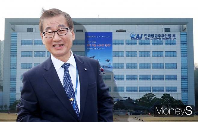 강구영 한국항공우주산업 사장이 새 정부 출범 첫날 사의를 표명한 가운데 3년간의 경영 성과를 두고 업계의 평가가 엇갈리고 있다. /그래픽=김은옥 기자