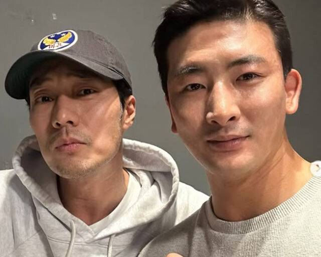 로드 FC 초대 챔피언 김태인이 소지섭과 함께 사진을 찍었다. / 김태인 소셜미디어 캡처