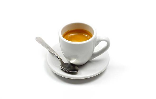 [서울=뉴시스] 매일 적당량의 커피를 마시면 기대 수명이 약 2년 길어진다는 연구 결과가 나왔다. (사진=유토이미지) *재판매 및 DB 금지