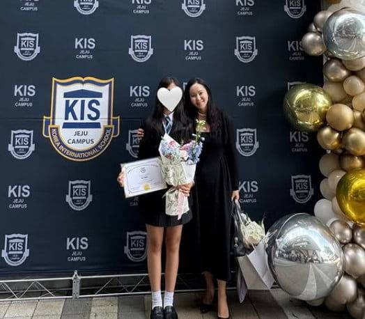 [서울=뉴시스] 박지윤(오른쪽)과 딸의 모습. (사진=박지윤 인스타그램 캡처) 2025.06.09. photo@newsis.com *재판매 및 DB 금지