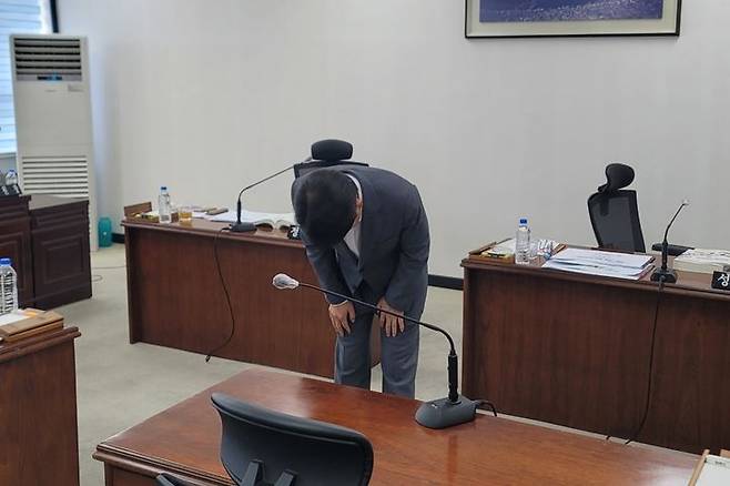 [대구=뉴시스] 이상제 기자 = 음주운전 방조 혐의를 받는 대구 남구의회 정재목(국민의힘) 구의이 공개 사과하고 있다. 2025.06.09. king@newsis.com  *재판매 및 DB 금지