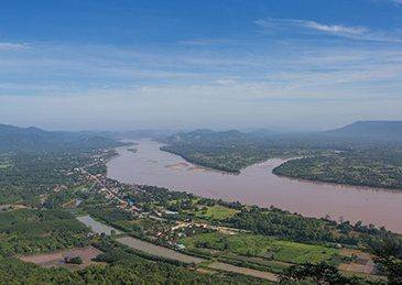 [서울=뉴시스]중국 기업의 미얀마 내 희토류 광물 채굴 활동이 태국 북부 하천의 중금속 오염으로 이어졌다는 주장이 제기됐다. 태국 내 메콩강 지류의 모습. <사진출처: 중국 관찰자망> 2025.06.09