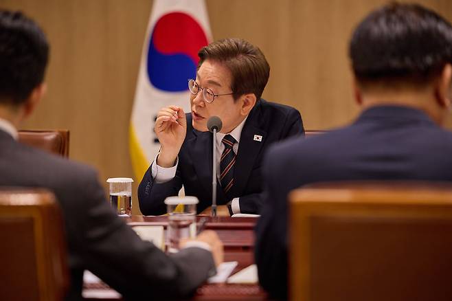 [서울=뉴시스] 이재명 대통령이 9일 서울 용산구 대통령실 청사에서 열린 2차 비상경제점검 태스크포스(TF)회의에서 발언하고 있다. (사진=대통령실 제공) 2025.06.09. photo@newsis.com *재판매 및 DB 금지