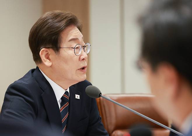 이재명 대통령이 9일 서울 용산 대통령실 청사에서 열린 비상경제점검 2차 태스크포스(TF)회의에서 발언하고 있다. 연합뉴스