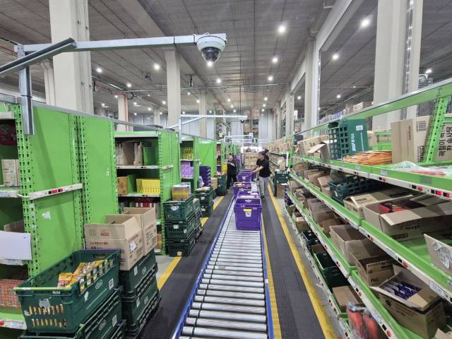 9일 인천 서구에 위치한 BGF 검단물류센터에 보안기업 에스원의 물류센터 특화 CCTV가 설치돼 있다.박우인 기자