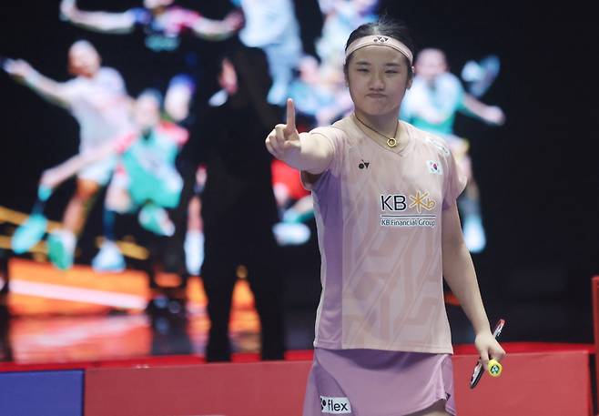 안세영이 8일 인도네시아오픈 여자단식에서 우승한 뒤 세리머니를 하고 있다. EPA연합뉴스