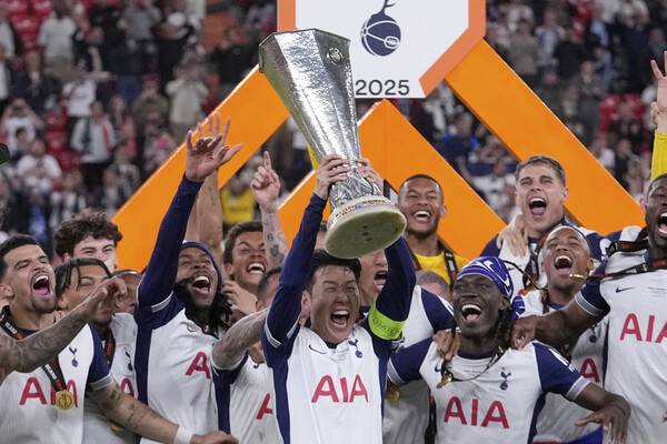 ▲ 올 시즌 유럽축구연맹(UEFA) 주관 클럽대항전 우승팀. 유로파리그(UEL) 토트넘 홋스퍼(사진 맨 위), 유로파 컨퍼런스리그(UECL) 첼시(사진 가운데), 챔피언스리그(UCL) 파리 생제르맹(사진 맨 아래) ⓒ연합뉴스/AP/AFP