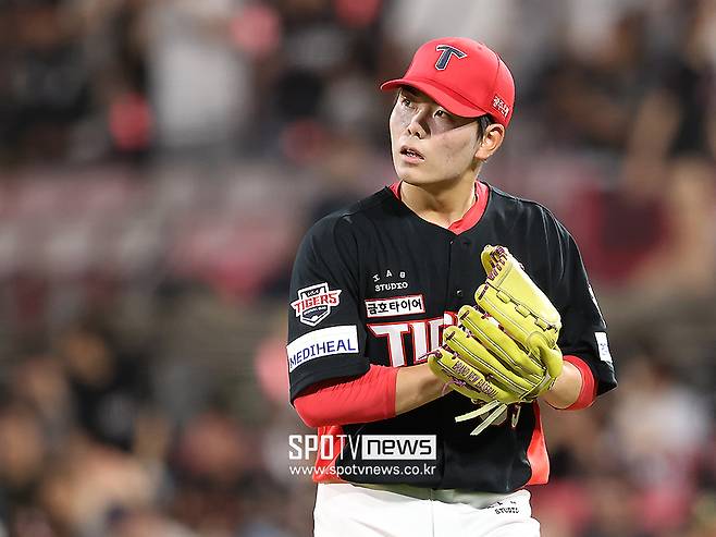 ▲ 성영탁은 8일 광주 한화전에서 자칫 넘어갈 수 있었던 경기 분위기를 잡아내며 팀 역전승에 결정적인 공을 세웠다 ⓒ곽혜미 기자