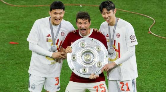 토마스 뮐러(가운데), 김민재(왼쪽), 이토 히로키. /사진=바이에른 뮌헨 공식 홈페이지 갈무리