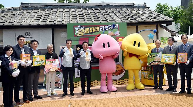 대전시는 9일 소제동 후루룩 대전에서 '꿈돌이네 라면가게 팝업스토어'를 열고  '대전 꿈돌이 라면'출시 기념행사를 가졌다. 사진은 이성희 기자