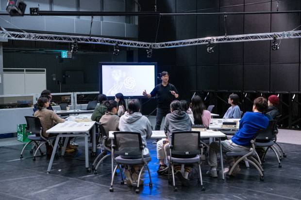 국립아시아문화전당(ACC)은 다음달 11~13일 문화창조원 창제작 스튜디오에서 ‘오픈런(Open Learn) ACC’를 개최하며 뉴미디어 기술을 매개로 예술 창작의 가능성을 확장하고 창작자들의 역량을 강화할 방침이다. ACC 제공