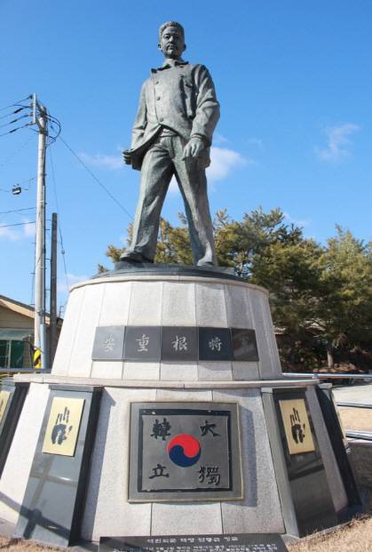 함평 안중근 장군 동상.