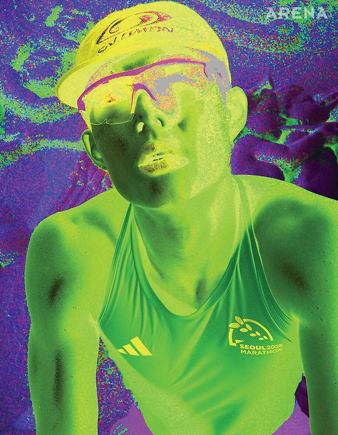 서울 마라톤 에디션 싱글렛 5만9000원·서울 마라톤 에디션 쇼츠 6만9000원 모두 아디다스, 로고 자수 캡 6만원 살로몬, 실드 선글라스 가격미정 디스트릭트 비전×포스트 아카이브 팩션 제품.