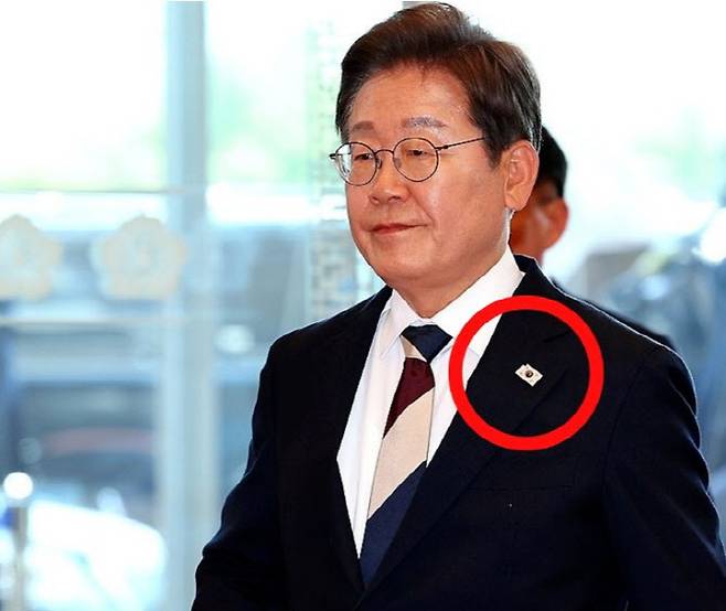 ‘진관사 태극기’ 배지를 달고 있는 이재명 대통령. (사진=연합뉴스)