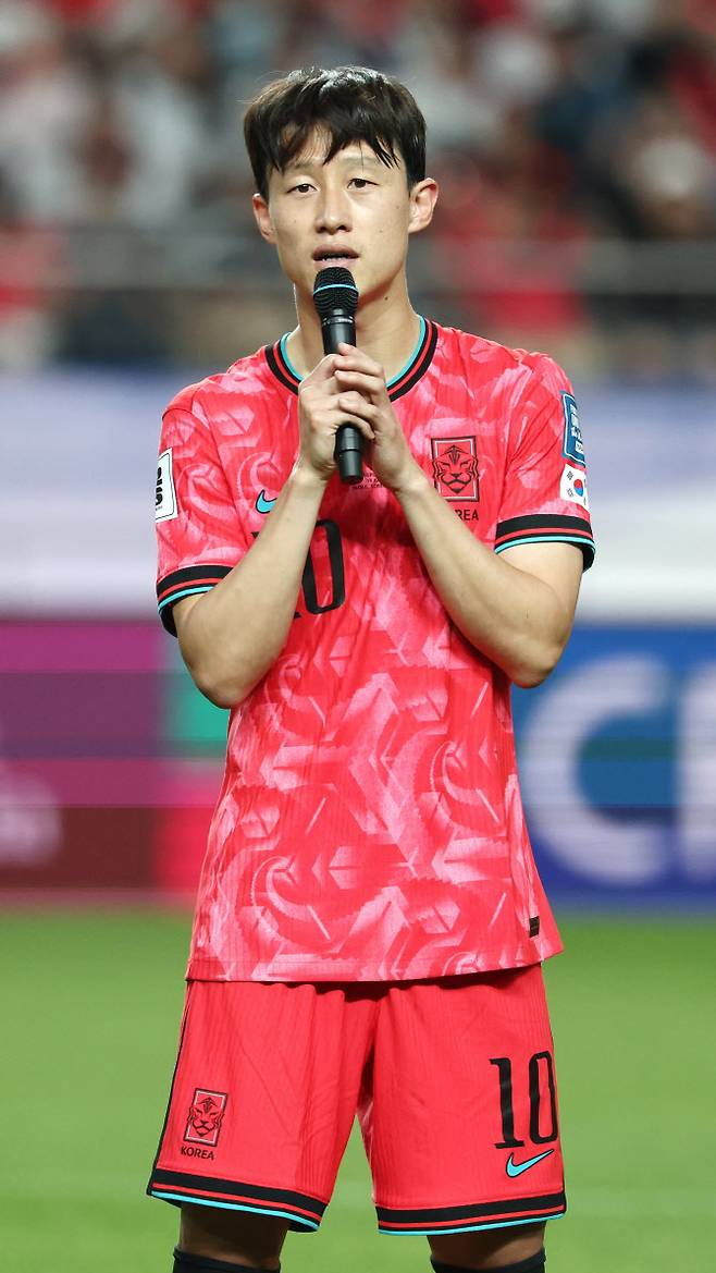 한국 축구 국가대표팀 이재성이 10일 서울월드컵경기장에서 쿠웨이트와의 2026 북중미 월드컵 아시아 3차 예선 최종전에서 승리한 뒤 열린 11회 연속 월드컵 본석 진출 축하 행사에서 소감을 말하고 있다. 사진=연합뉴스