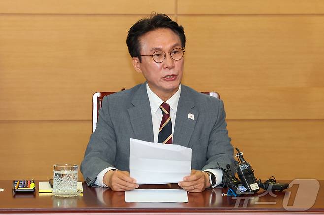 김민석 국무총리 후보자가 10일 오전 서울 종로구 통의동 금융감독연수원에 마련된 청문회 준비단 사무실에서 출입기자들과 간담회를 갖고 있다. (공동취재) 2025.6.10/뉴스1 ⓒ News1 임세영 기자