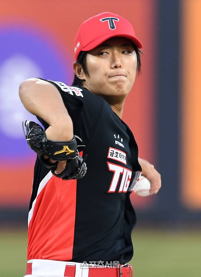 KIA 이의리가 수원케이티위즈파크에서 열린 2024 KBO리그 KT전에 선발 등판해 힘차게 공을 던지고 있다. 수원 | 박진업 기자 upandup@sportsseoul.com