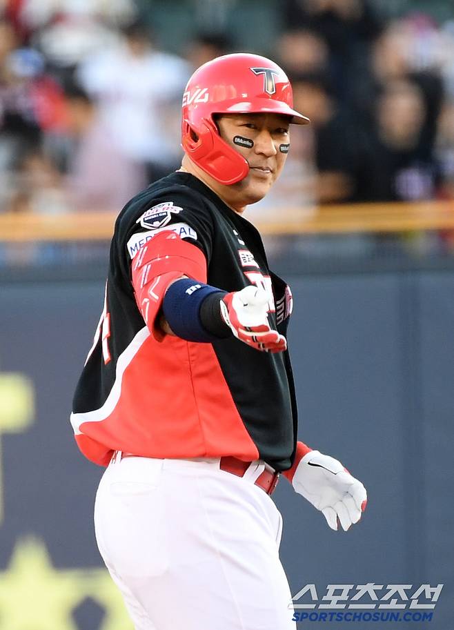 4일 잠실구장에서 열린 두산 베어스와 KIA 타이거즈의 경기. 2회초 KIA 최형우가 안타를 날린 뒤 환호하고 있다. 잠실=박재만 기자 pjm@sportschosun.com/2025.06.04/
